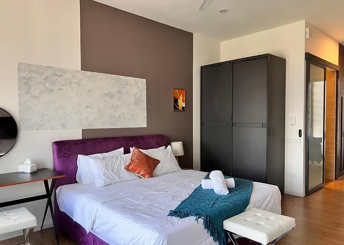 Ceylonz Suites By V Stay